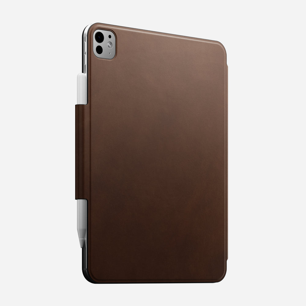 Leather Folio gives your iPad Pro 11" (M4) a sophisticated look while maintaining its slim profile. It effortlessly folds into multiple kickstand positions, enhancing activities like viewing, reading, FaceTiming, and more. Plus, a magnetic flap gives you the flexibility of using your Folio with or without your Apple Pencil.